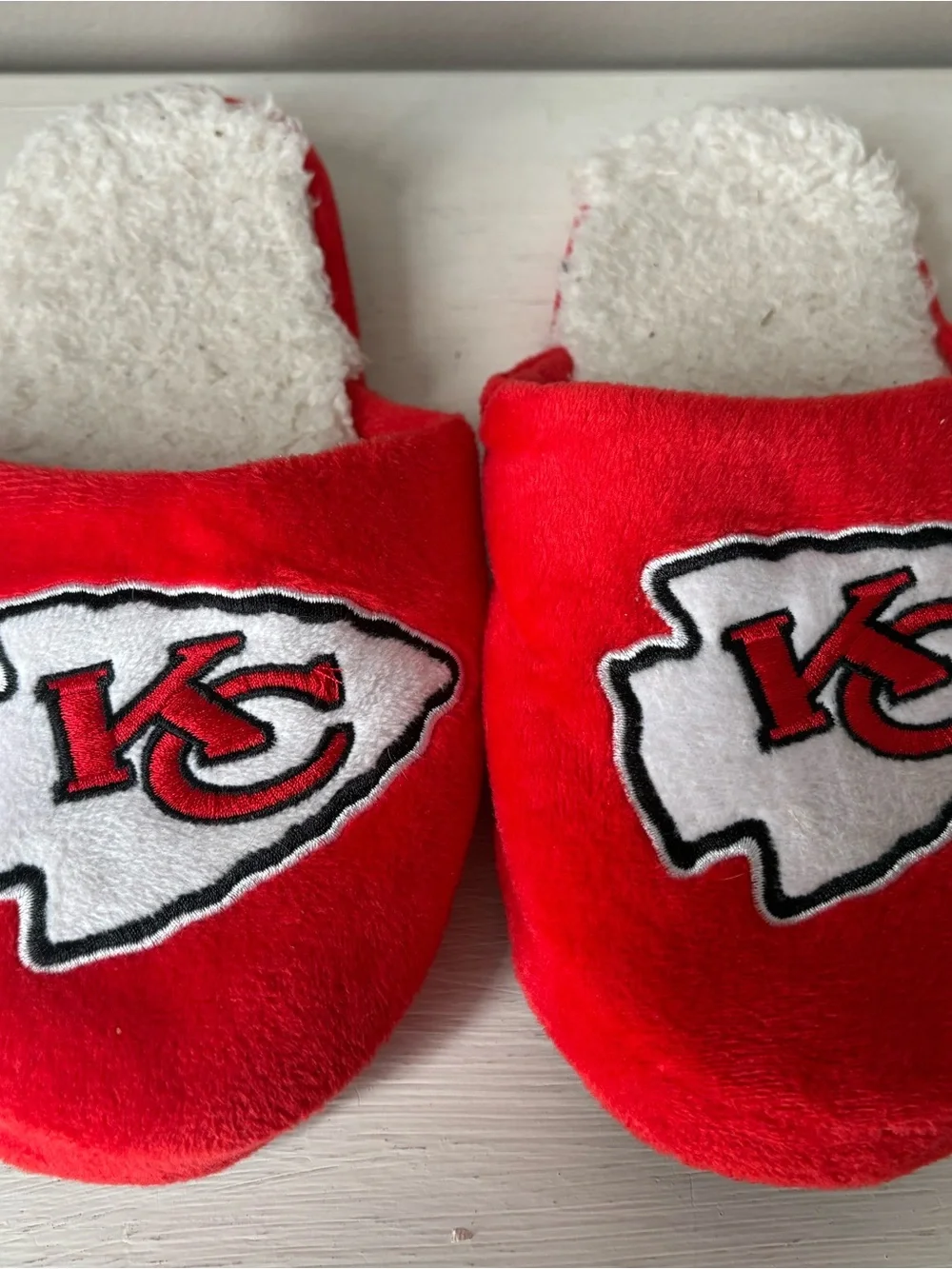 Kids Plush Team-Logo Slippers - Red